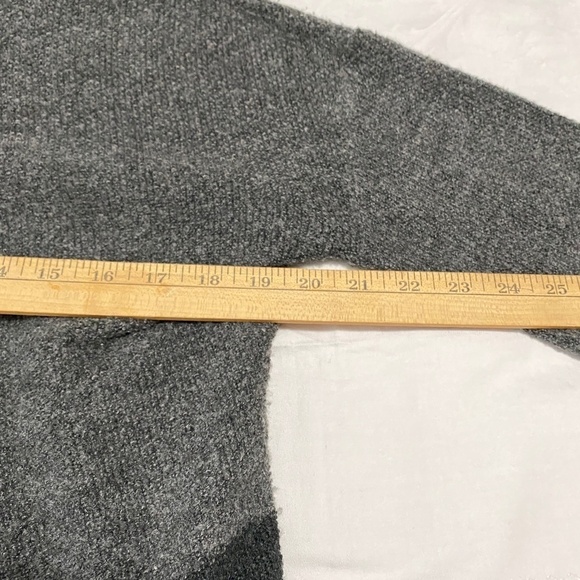 Camber & Grace Women's Light Knit Long Sleeve Gray Turtleneck Sweater Size Small - Picture 7 of 10